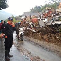 sungai-cimanuk-meluap-ribuan-rumah-di-garut-terendam-banjir