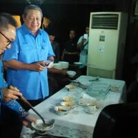 penentuan-penantang-ahok-djarot-dibuka-dengan-makan-bakso