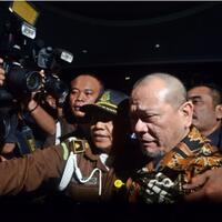 hakim-tolak-eksepsi-la-nyalla-persidangan-dilanjutkan