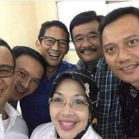 senyum-lebarahok-anies-danagussaat-foto-bersama