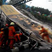 ahok-akan-hapus-reklame-di-jpo