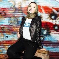 jurnalis-muslim-berpose-dengan-jilbab-untuk-playboy