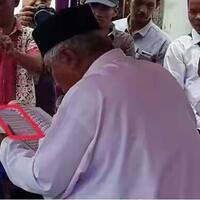 tes-baca-alquran-calon-wakil-bupati-ketahuan-pakai-teks