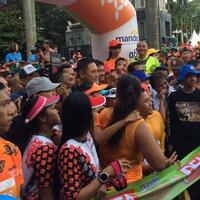 didampingi-sby-dan-hatta-cagub-dki-agus-yudhoyono-lari-bareng-warga-di-cfd