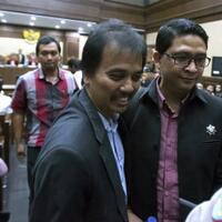 roy-suryo-podium-jokowi-dan-senjata-makan-tuan