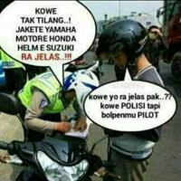 syuatu-siang-di-tepi-jalanann