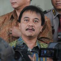 4-aksi-menggelikan-roy-suryo-hingga-ditertawakan-rakyat