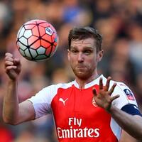 per-mertesacker-buka-peluang-mudik