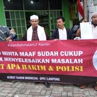 tuntut-ahok-mundur-ribuan-anggota-ormas-muslim-penuhi-jalan-medan-merdeka-timur