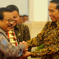 pakde-karwo-raih-penghargaan-tangguh-award-dari-bnpb