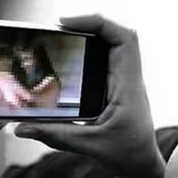 unggah-foto-tak-pakai-baju-bareng-pria-bukan-suami-pns-dipecat