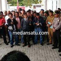 pimpin-ratusan-massa-mantan-ketua-kpk-datangi-kantor-bupati-taput-ini-tuntutannya
