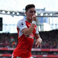 arsene-wenger-mesut-ozil-ingin-bertahan