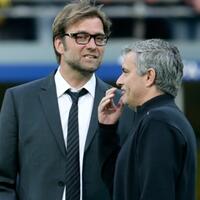 jurgen-klopp-jose-mourinho--dua-kutub-kepemimpinan