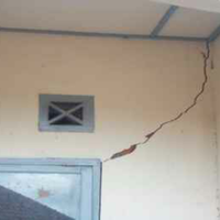 rumah-retak-akibat-normalisasi-sungai-warga-lapor-polisi