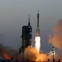 china-launches-manned-spacecraft