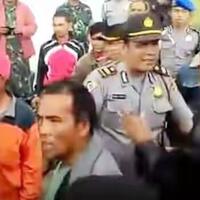 unjukrasa-pengungsi-sinabung-ricuh-di-kantor-bupati-karo-1-tewas