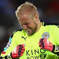 claudio-ranieri-puji-penyelamatan-hebat-kasper-schmeichel