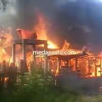 kebakaran-hebat-hanguskan-3-rumah-di-bandar-baru-sibolangit-ada-korban