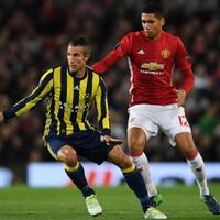 jose-mourinho-konfirmasi-cedera-chris-smalling