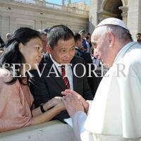 bupati-sekadau-cium-tangan-paus-fransiskus-di-vatikan