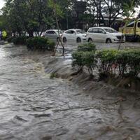 jalan-pasteur-bandung-diterjang-banjir