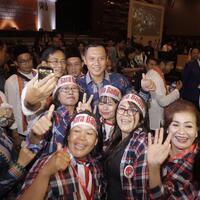 baju-boleh-agus-sylvi-ternyata-hati-milik-ahok-djarot