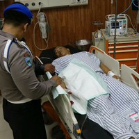 dibacok-pencuri-jari-tangan-anggota-polisi-ini-nyaris-putus