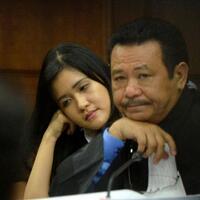 hakim-sebut-jessica-sengaja-bunuh-mirna-pakai-sianida