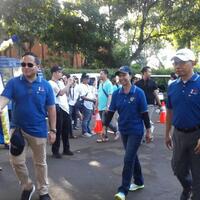 rini-soemarno-jadi-sasaran-selfie-di-hut-18-bank-mandiri