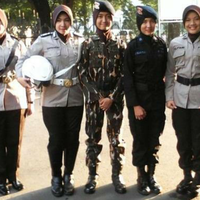 300-polwan-berjilbab-diturunkan-jadi-tim-negosiator-demo-4-november