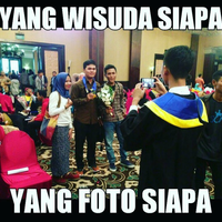 yg-wisuda-siapa-yg-fotoin-siapa
