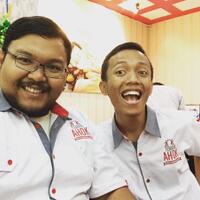 ini-jaket-zara-seharga-rp-800-ribuan-yang-dicari-netizen-pasca-dipakai-jokowi