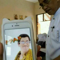 sepertinyaa-bapak-guru-ini-mirip