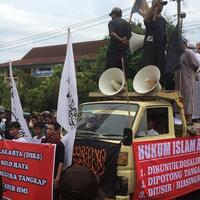 geruduk-polresta-solo-ormas-islam-se-kota-minta-kader-hmi-dilepas