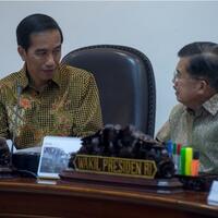 presiden-geleng-geleng-lihat-media-sosial