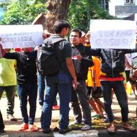 polisi-penolak-djarot-saat-blusukan-diduga-bukan-warga-mampang