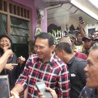 didemo-ahok-malah-foto-foto-bareng-warga