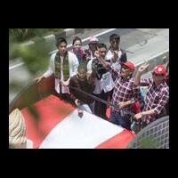 netizen-bersimpang-respons-soal-status-tersangka-ahok