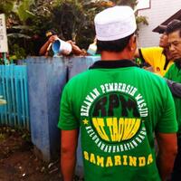 tatkala-relawan-pembersih-masjid-bebenah-di-gereja-oikumene