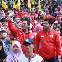 senyum-warga-semarang-tunjukkan-perdamaian