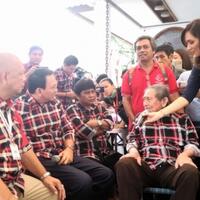 ingin-ahok-menang-seorang-nenek-rela-lakukan-ini