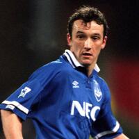 10-pekerjaan-aneh-yang-digeluti-pesepakbola-pasca-pensiun