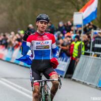 mantan-juara-dunia-van-der-poel-bersepeda-200-km-setelah-lomba-cyclocross-dibatalkan
