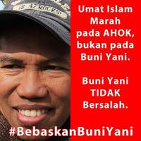 berpose-seksi-miyabi-jadi-model-stiker-mobil-di-bali