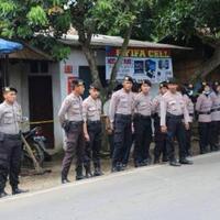 pria-yang-dibekuk-densus-di-serang-bekerja-di-counter-handphone