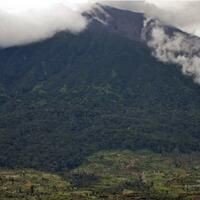 warga-di-kaki-gunung-kerinci-minta-jalur-evakuasi