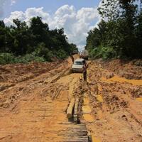 2018-jalan-paralel-perbatasan-ri-malaysia-di-kalbar-tembus-100