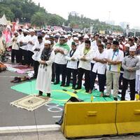 lbm-nu-jember-berbeda-sikap-dengan-fatwa-pbnu-soal-salat-jumat-di-jalan