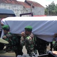 prajurit-tni-korban-heli-tni-ad-jatuh-dimakamkan-secara-militer